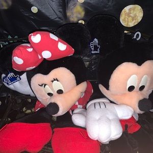 I have applause hand puppets everything is authentic